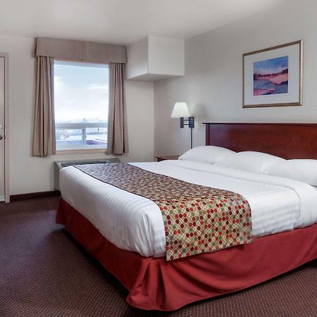 Super 8 By Wyndham Caraquet Hotel Buitenkant foto
