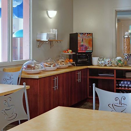 Super 8 By Wyndham Caraquet Hotel Buitenkant foto