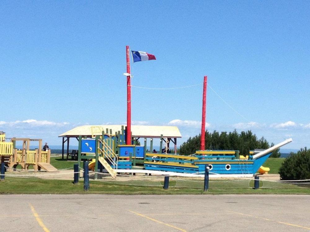 Super 8 By Wyndham Caraquet Hotel Buitenkant foto