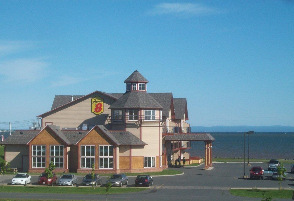 Super 8 By Wyndham Caraquet Hotel Buitenkant foto