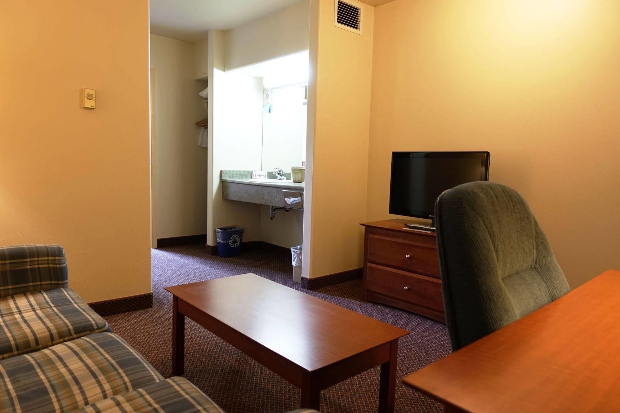 Super 8 By Wyndham Caraquet Hotel Buitenkant foto