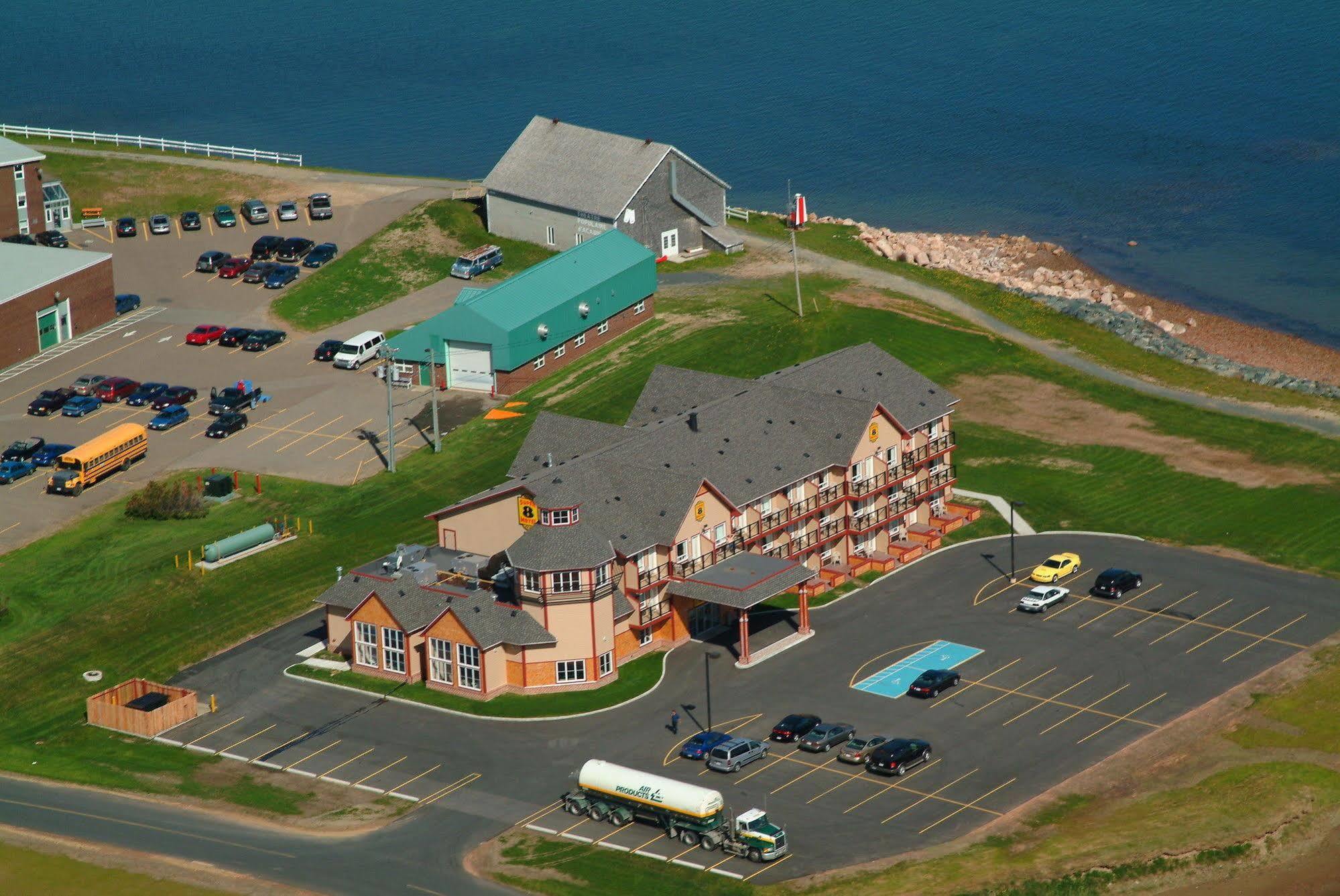 Super 8 By Wyndham Caraquet Hotel Buitenkant foto