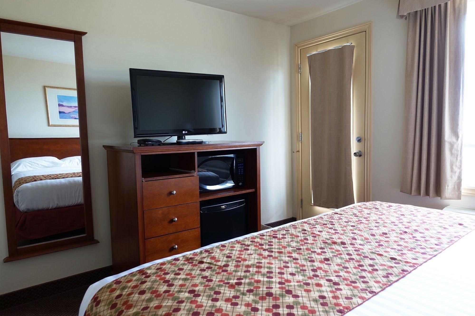 Super 8 By Wyndham Caraquet Hotel Buitenkant foto